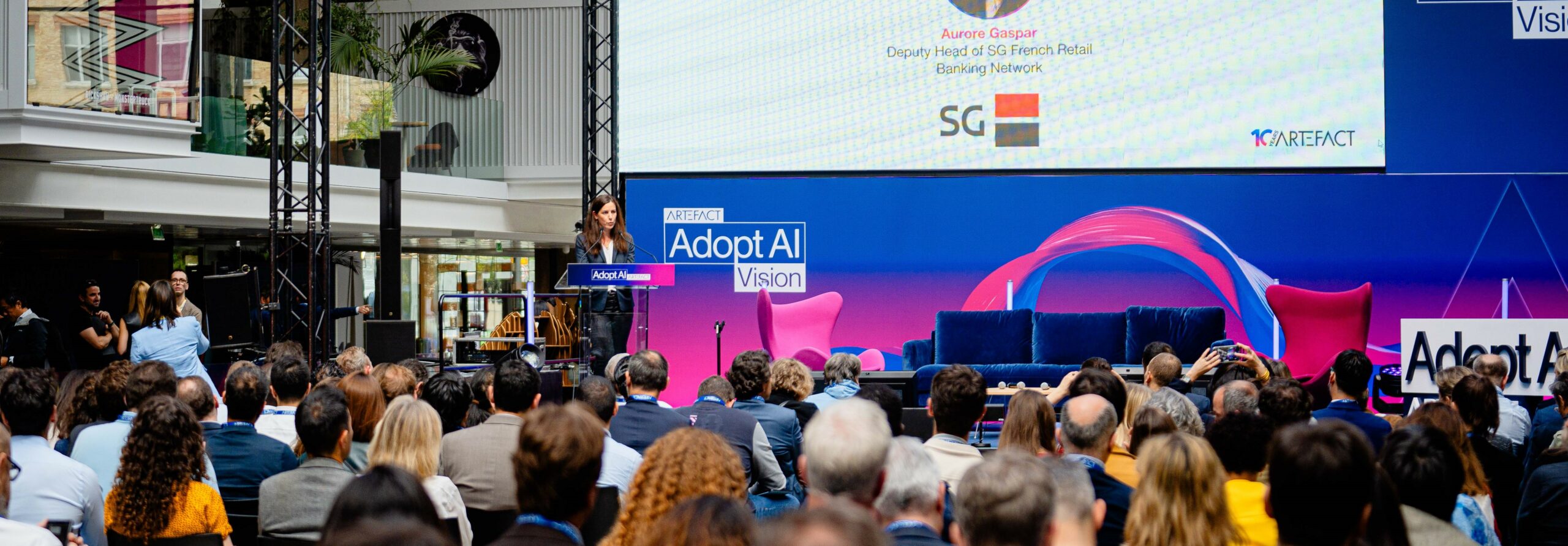 Aurore Gaspar, vicedirettore della rete bancaria retail francese di SOCIETE GENERALE all'Adopt AI Summit - L'AI per la finanza nella banca retail