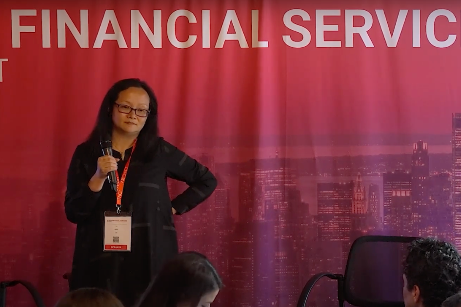 Dr. Sai Zeng, diretor do AI CoE e engenheiro renomado do UBS, em AI for Financial Services NYC - AI Successes in Investment Management